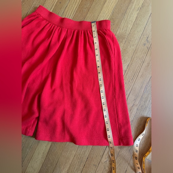Vintage St John Red Santana Knit Slouchy Shorts Sz 10 - Picture 8 of 10
